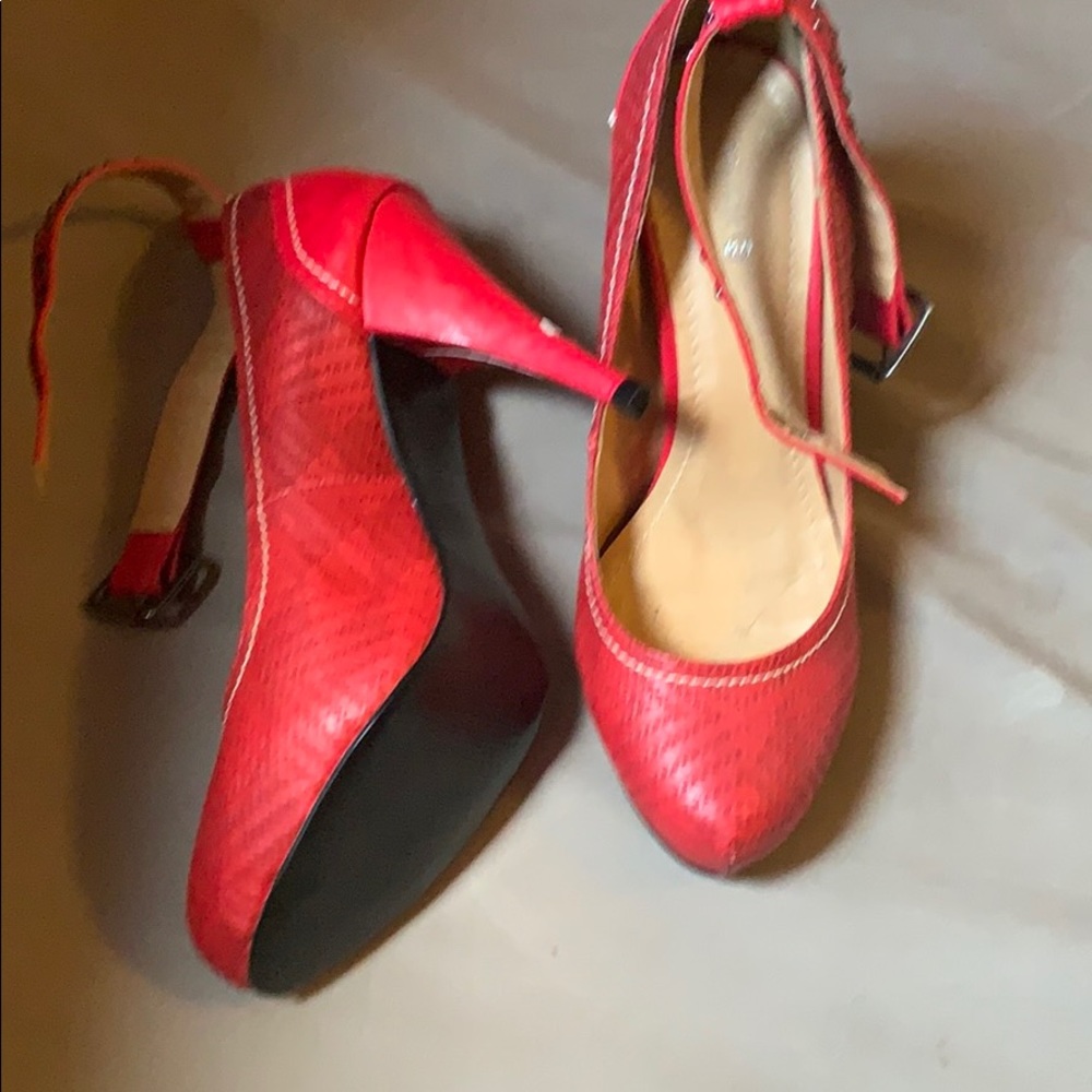 Heels - Picture 2 of 4